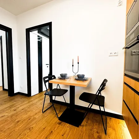 Modern 4bd, Balcony, Family Breslavia