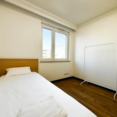 Modern 4bd, Balcony, Family Apartamento *