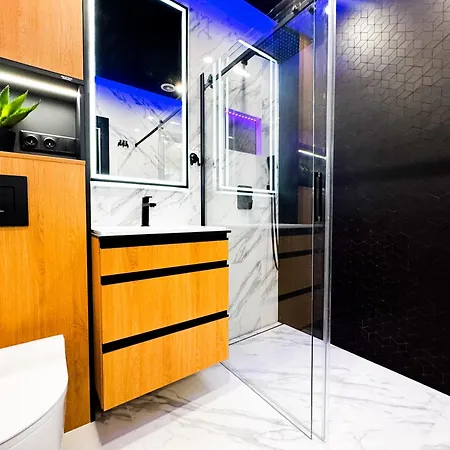 Modern 4bd, Balcony, Family Apartamento Breslavia