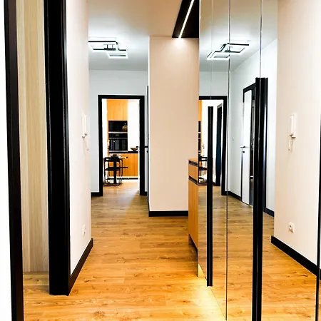 Modern 4bd, Balcony, Family * Breslavia