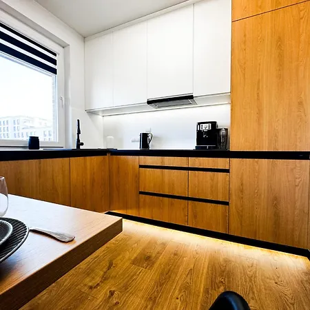 Modern 4bd, Balcony, Family Apartamento *