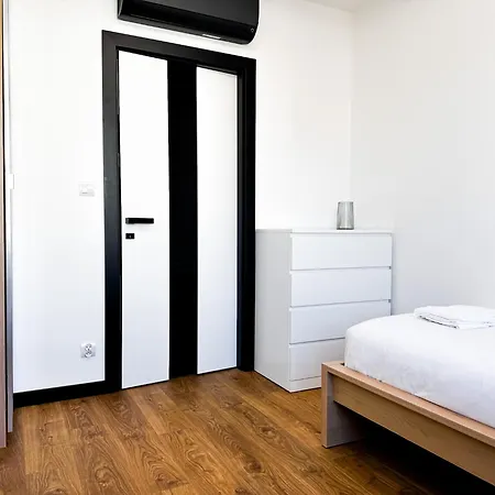 Modern 4bd, Balcony, Family Apartamento Breslavia