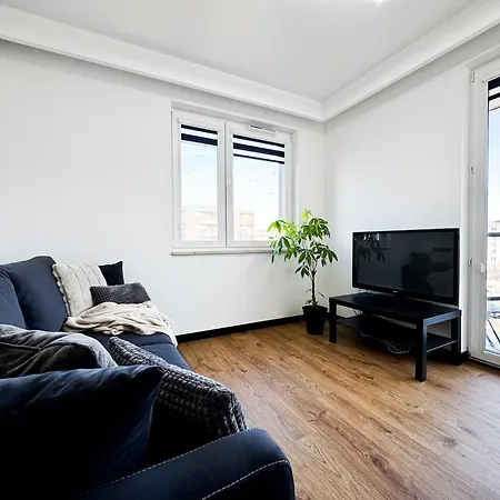 Modern 4bd, Balcony, Family Breslavia