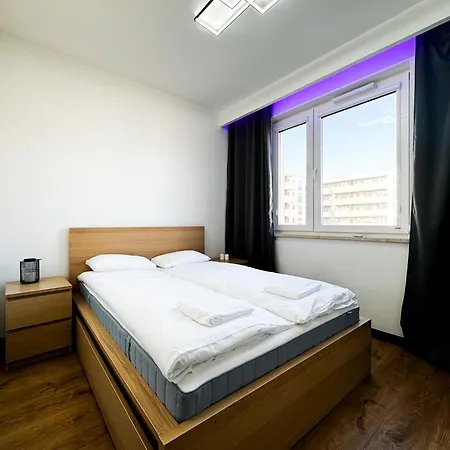 Modern 4bd, Balcony, Family Apartamento *