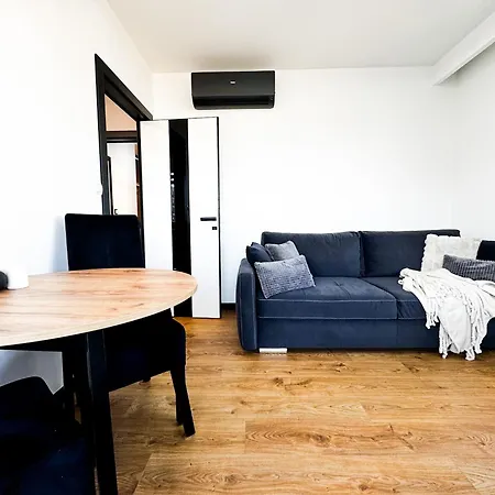 Modern 4bd, Balcony, Family * Breslavia